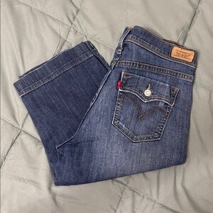Womens Levis cropped jeans